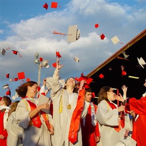 mezuniyet-cekturk-cek-universiteleri-pragdaki-okullar