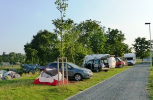 river camping1-kamp-Prag